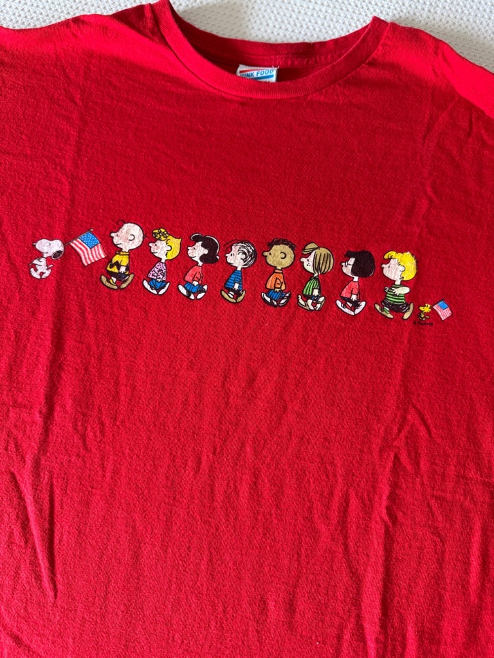 Peanuts Characters Red Short-Sleeve Tee USA flag Charlie Brown Sz L